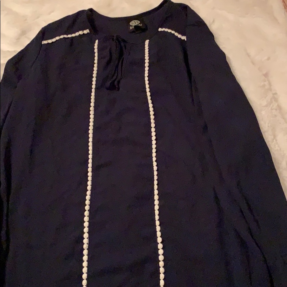 Long sleeve blouse with white trim